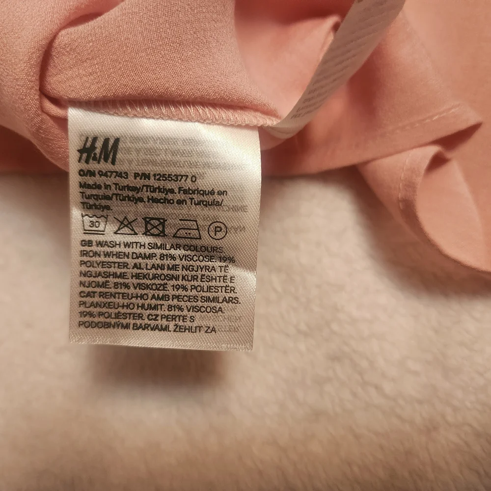 H&M Blush Ruffle Blouse - Picture 3 of 3